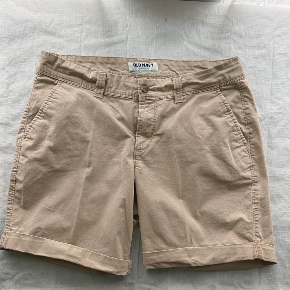 Old Navy Women's Classic Beige Bermuda Shorts